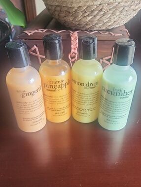new factory sealed Philosophy 3in1 shower gel bundle